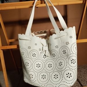 Summer carry all tote.New never used.